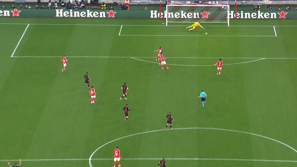 Iñigo Martínez veu el futur: la curiosa imatge abans que Raphinha fes el gol contra el Benfica | Champions League, FC Barcelona