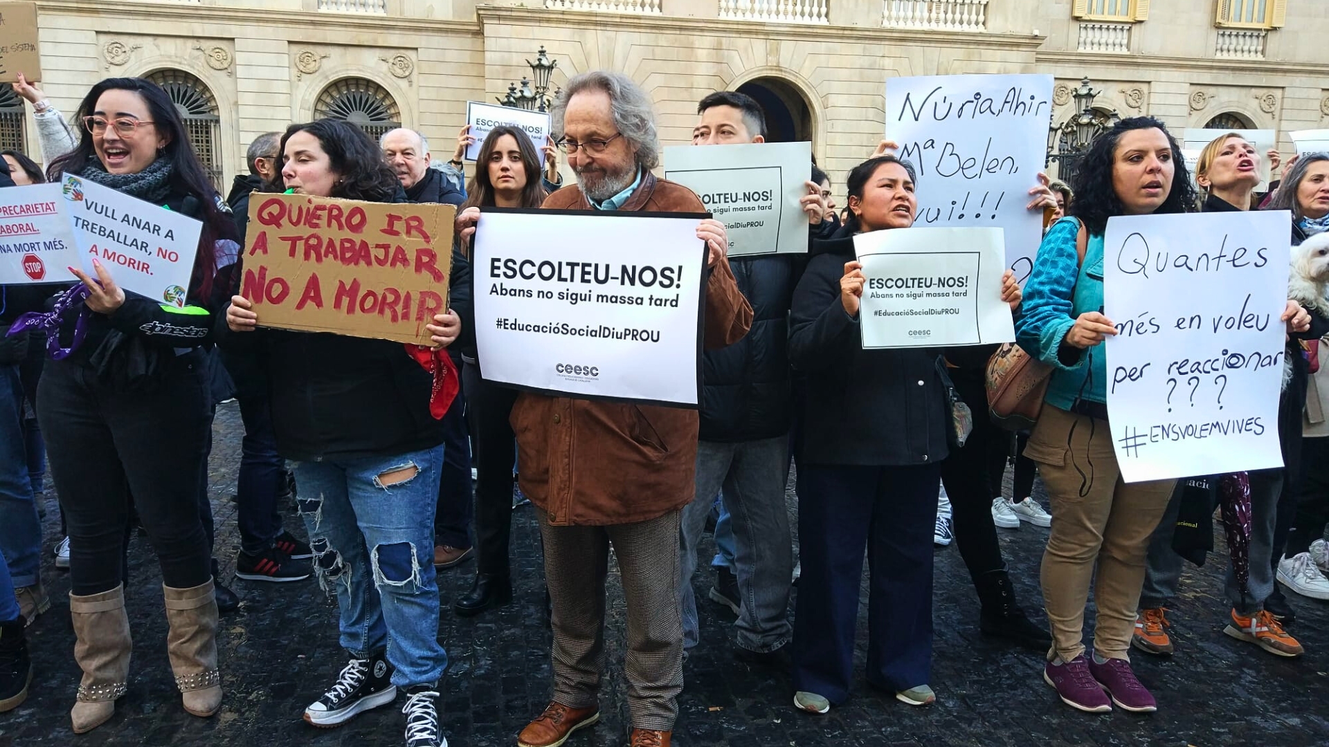 300 treballadors i educadors socials protesten per les condicions laborals i la manca de protecció |