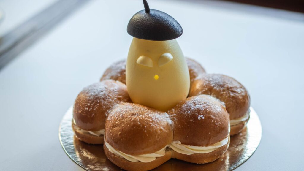 mona pasqua 2025 Jon Cake