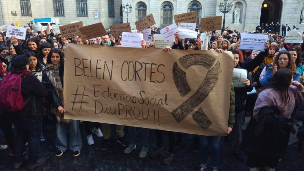 300 treballadors i educadors socials protesten per les condicions laborals i la manca de protecció |