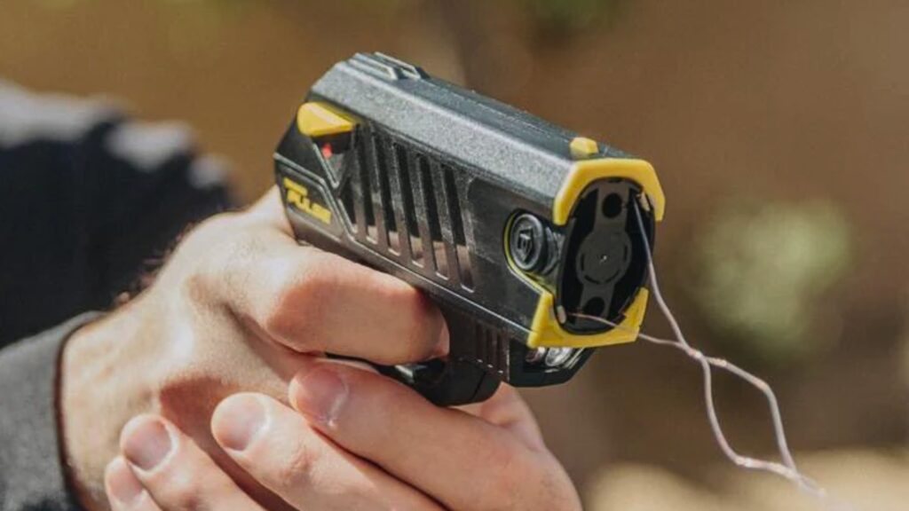El PSC, Junts, el PP i Vox s'alineen per dotar la Guàrdia Urbana de pistoles Taser | Barcelona en Comú, ERC, Guàrdia Urbana, Junts per Catalunya, plenari municipal, PP, PSC, Vox