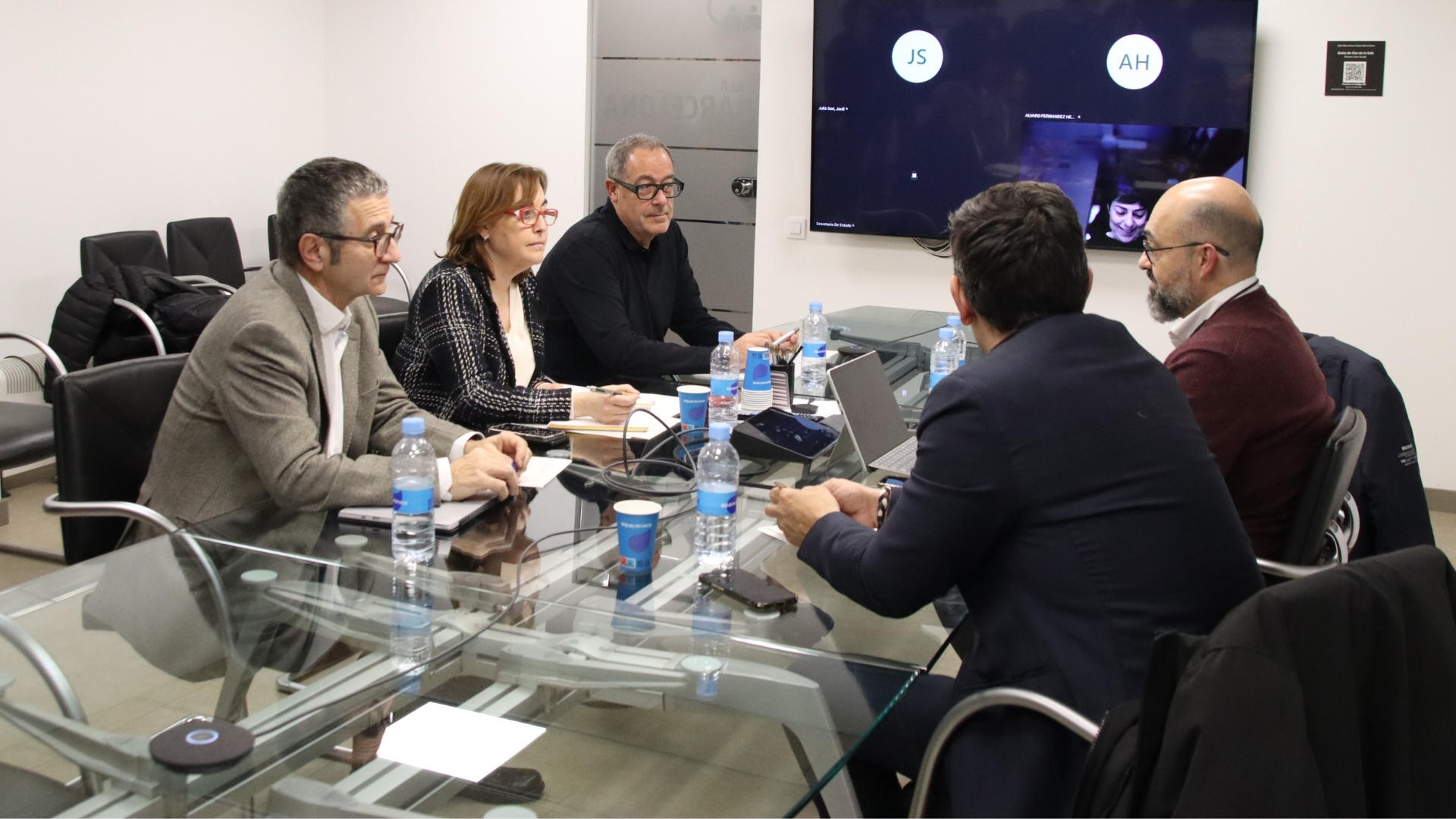 Reunió d'urgència de govern, ministeri i Adif per buscar "solucions immediates" pel caos ferroviari | Adif, avaries, Generalitat de Catalunya, Rodalies, transport públic, tren