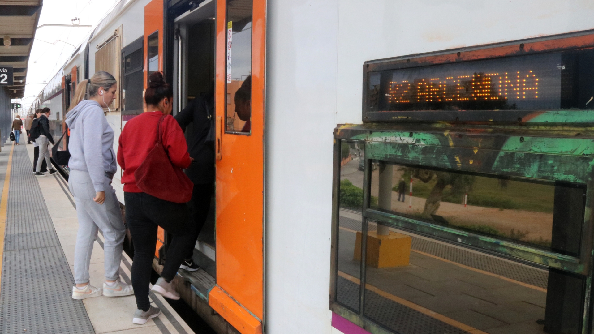 Es recupera el servei de l'R2 entre Gavà i Sitges després d'una setmana sense circulació per obres | obres, Rodalies