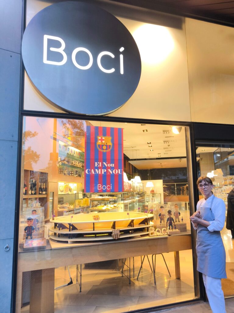 El Camp Nou acabat… però de xocolata en una mona de Pasqua blaugrana gegant | Camp Nou, FC Barcelona, Pasqua, Setmana Santa