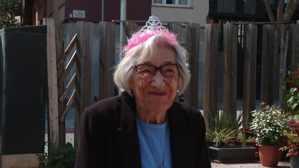 Paquita Liarte celebra els 100 anys envoltada de família i amics: "Per la meva edat estic molt bé" | aniversari, festes, gent gran