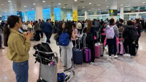 Aena ja demana targeta d’embarcament per accedir a l’aeroport del Prat