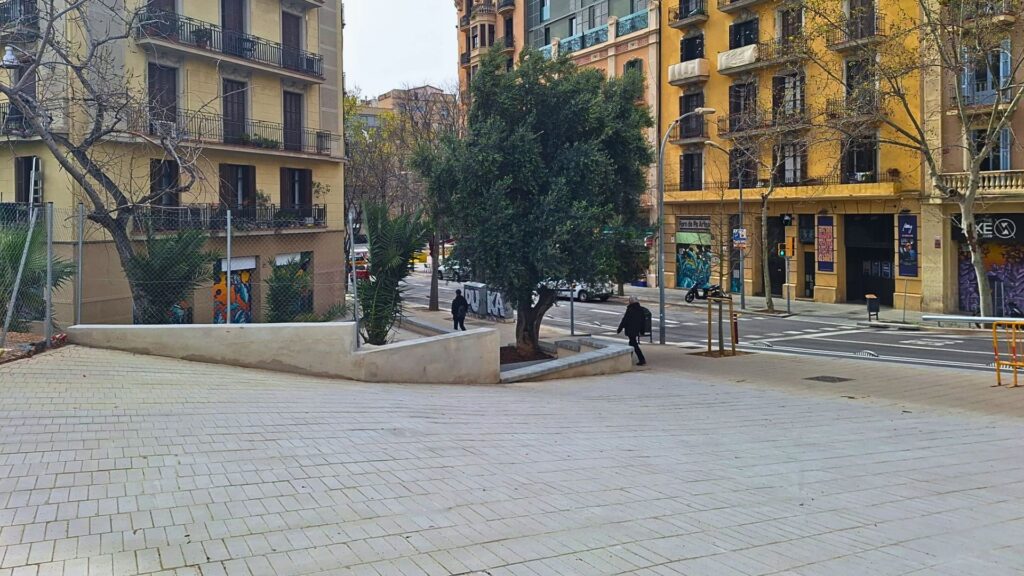 L’Eixample arranja un tram del carrer de Los Castillejos i guanya una placeta | Ajuntament de Barcelona, obres