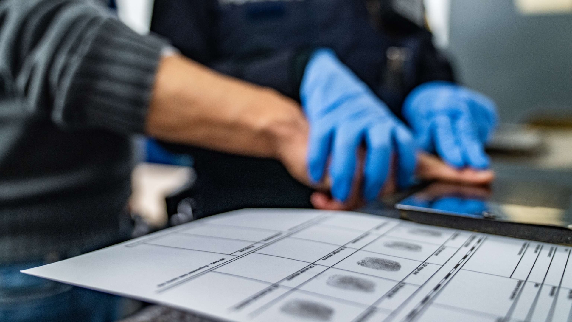 Detenen "in fraganti" tres lladres i els troben un diamant de 30.000 euros | Mossos d'Esquadra, robatoris