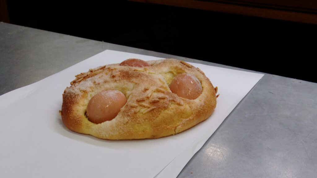 La Cristina, la mona tradicional, es reivindica aquesta Pasqua: "Vistosa i assequible" | Pasqua, pastisseries, Setmana Santa