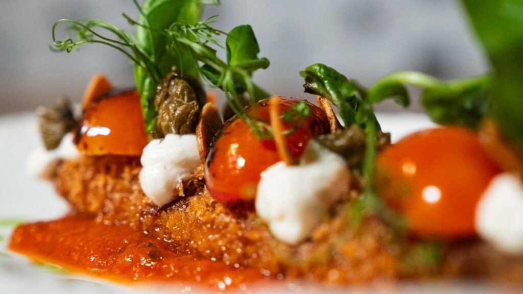 Cuina d'arrel catalana, andalusa o grega: 5 llocs on menjar si vas a les festes de Sants | cuina, Festa Major de Sants, restaurants