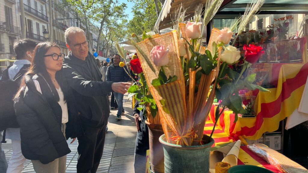 La Rambla continua sent l'epicentre de Sant Jordi a Barcelona, tot i les obres | la Rambla, obres, Sant Jordi