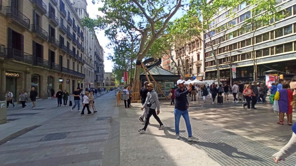 Sant Jordi 2025 a la Rambla