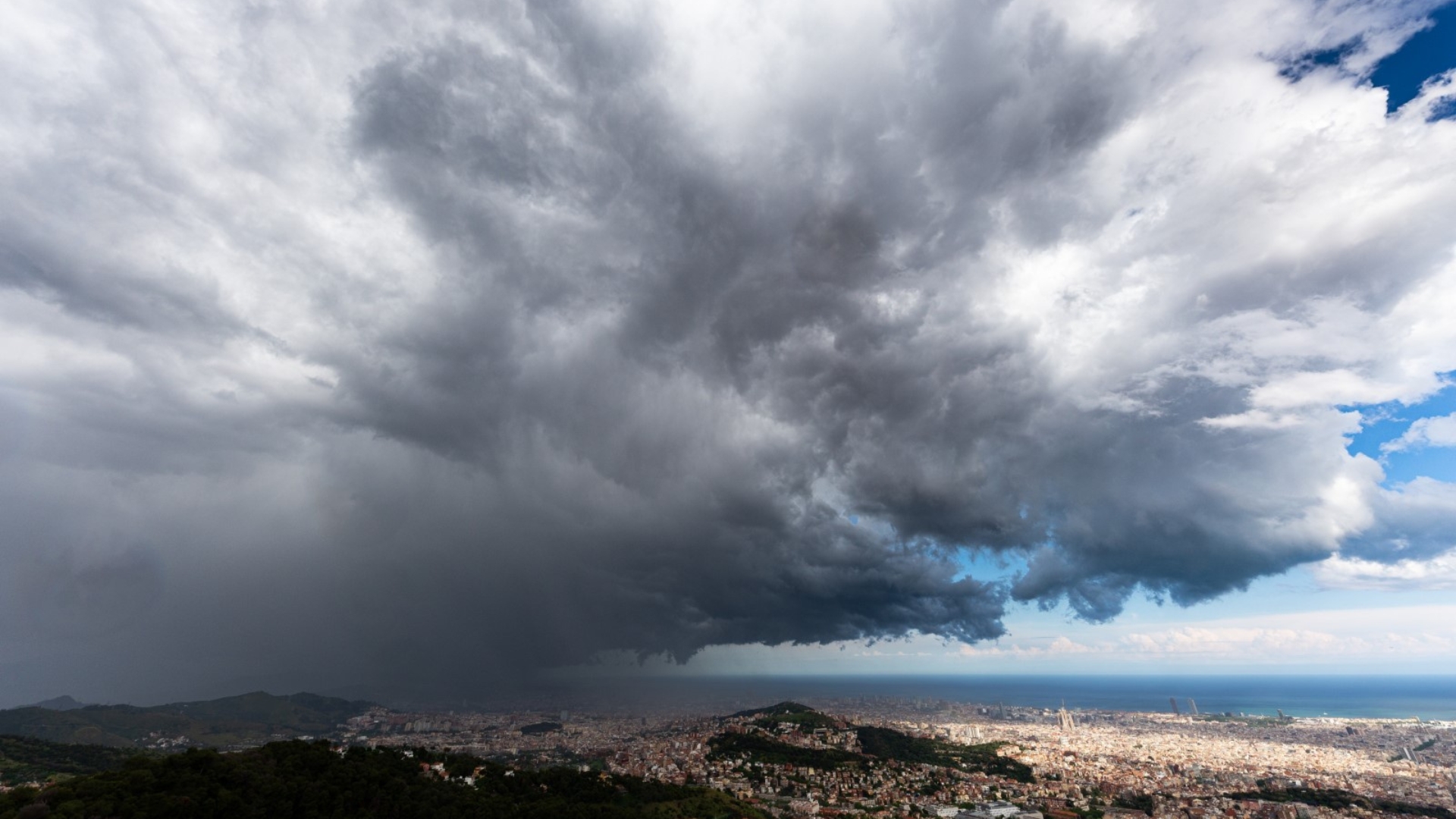 Barcelona encara el primer cap de setmana sense pluja des de mitjans d'abril
