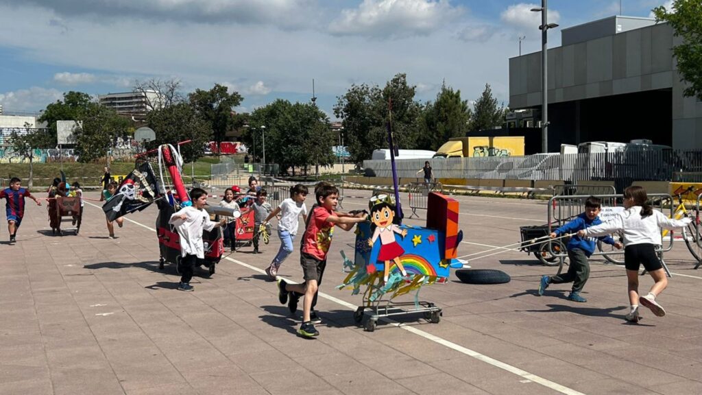 40 anys de la cursa de carretons més peculiar de Sant Martí | festes, infants, joves
