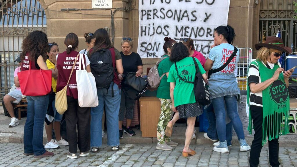 Executat el desallotjament de 14 famílies a la Sagrera | desnonaments, lloguer, Mossos d'Esquadra, ocupació, queixes veïnals