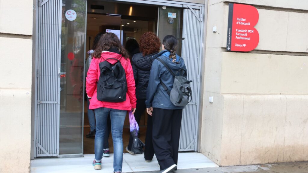 Famílies d'escoles bressol exigeixen més recursos per garantir una bona atenció als infants | escoles bressol, infància