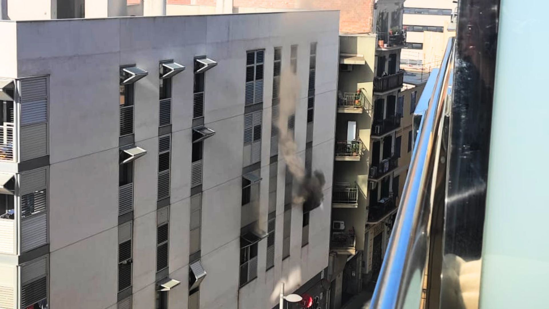incendi fum carrer constitucio