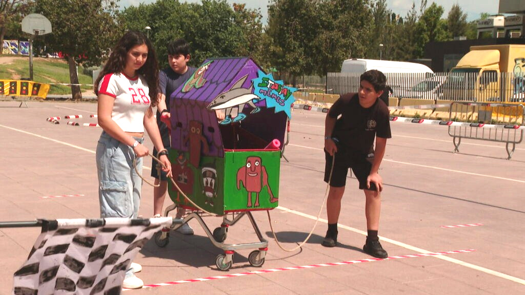 40 anys de la cursa de carretons més peculiar de Sant Martí | festes, infants, joves