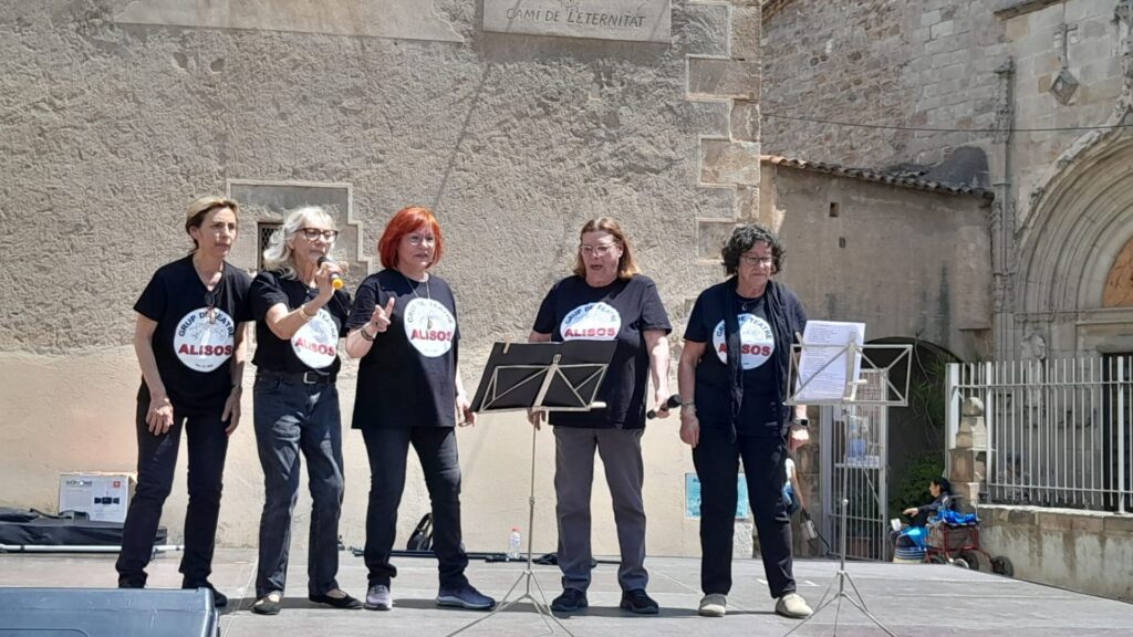 Es recullen més de 1.300 firmes per reconstruir el Parc de Sant Martí | Ajuntament de Barcelona, àrea verda, associacionisme, AVE, gossos