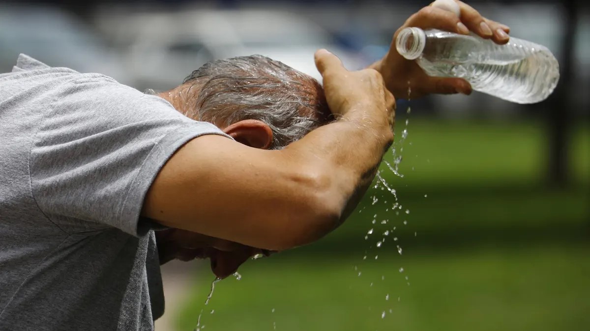 Salut Pública farà seguiment dels diagnòstics per deshidratació i cops de calor | calor, onada de calor, salut pública, temperatura