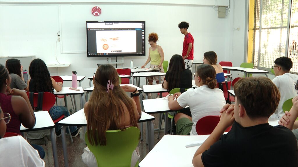 Vuit instituts de Barcelona se sumen al programa Cara i creu per prevenir l'addicció al joc | Addiccions, Adolescència, joves, salut pública, videojocs