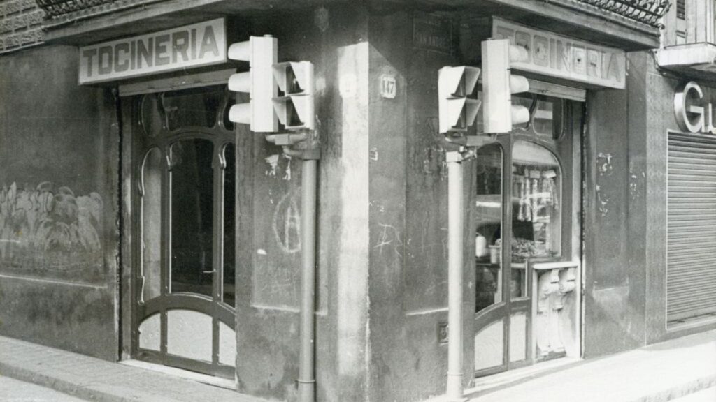 La Cansaladeria Puig de Sant Andreu canvia de mans: "Preservem l'activitat que hi ha des del 1897" | botigues, botigues centenàries, Establiment emblemàtic