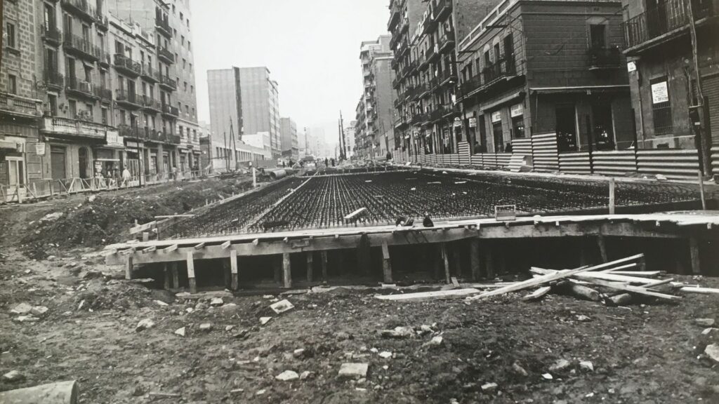 Arxiu Barcelona: La troballa d'unes fotografies mostren la ciutat en obres del 1971 | infraestructures, memòria històrica, obres, plaça d'Espanya