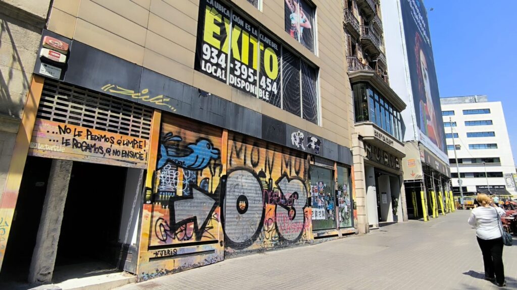 La Fnac de la plaça de Catalunya tancarà definitivament el 5 de juliol | Amics de la Rambla, botigues, la Rambla