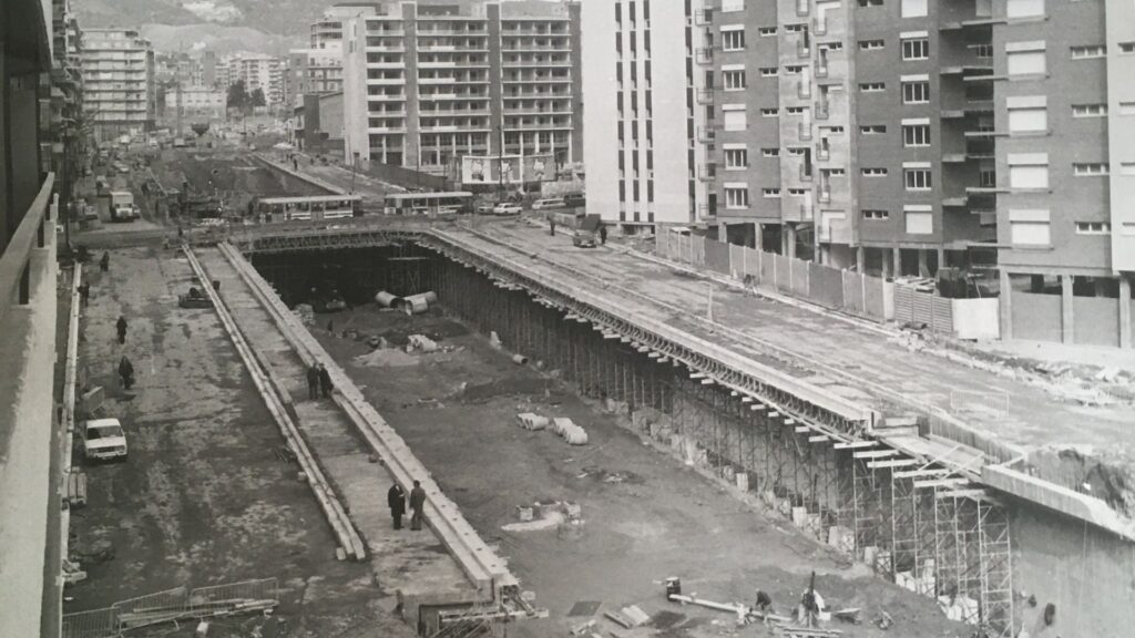 Arxiu Barcelona: La troballa d'unes fotografies mostren la ciutat en obres del 1971 | infraestructures, memòria històrica, obres, plaça d'Espanya