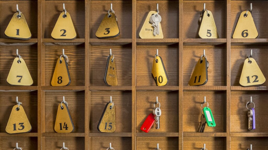 Una prestació social d'emergència buidarà part dels hostals que acullen 3.000 persones vulnerables | desallotjaments, desnonaments, emergències, serveis socials