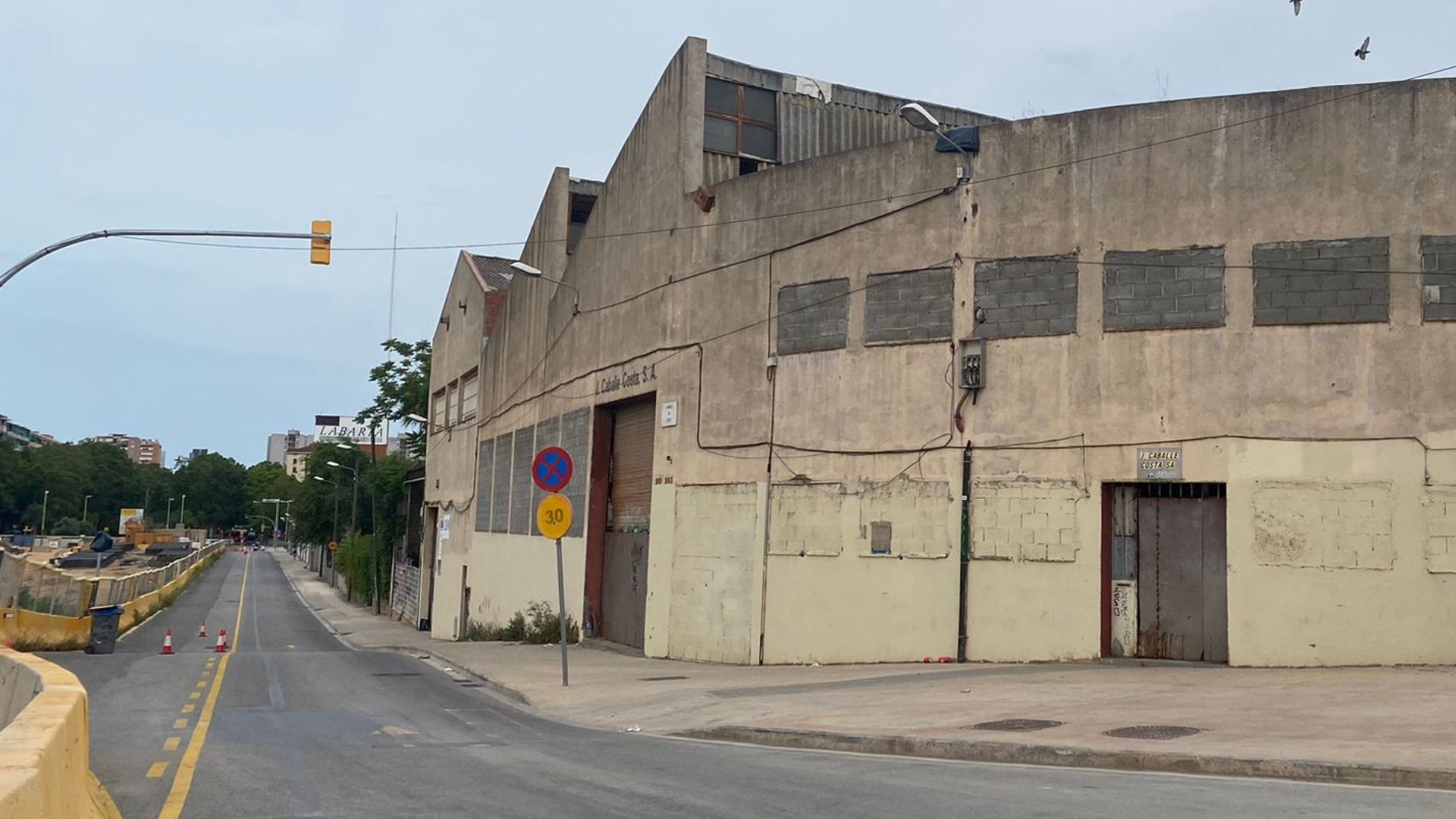 Nau industrial "rave" rambla prim, 261-263