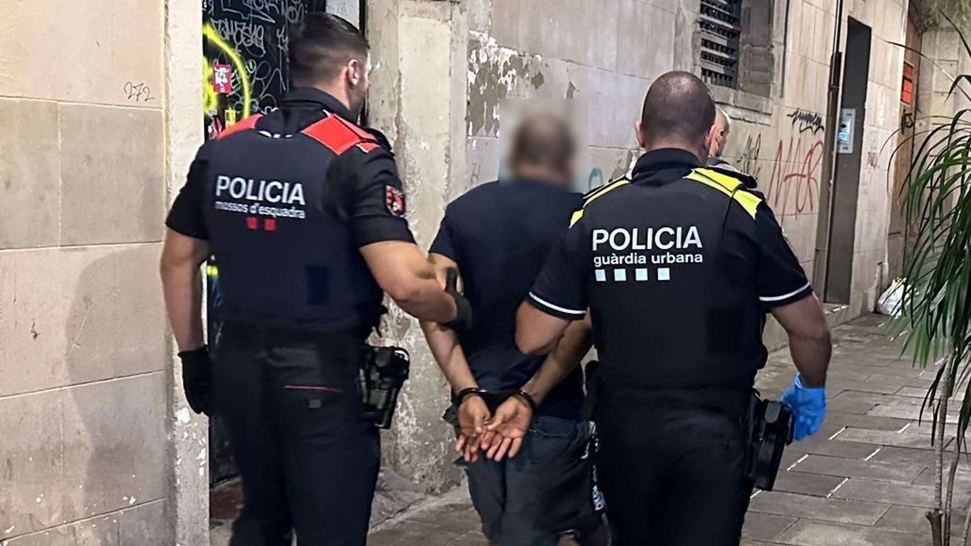 mossos guàrdia urbana detenen lladre