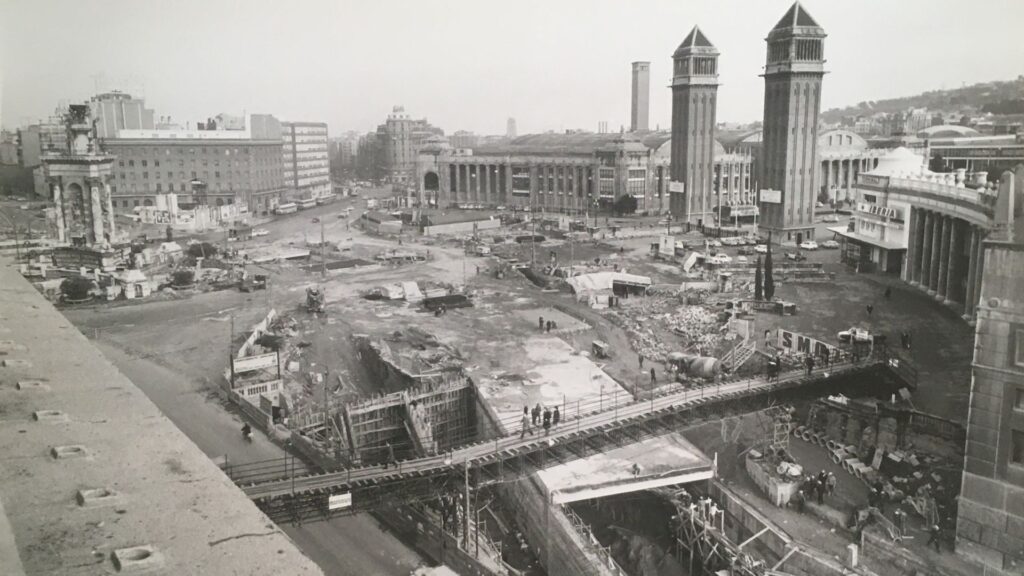 Arxiu Barcelona: La troballa d'unes fotografies mostren la ciutat en obres del 1971 | infraestructures, memòria històrica, obres, plaça d'Espanya