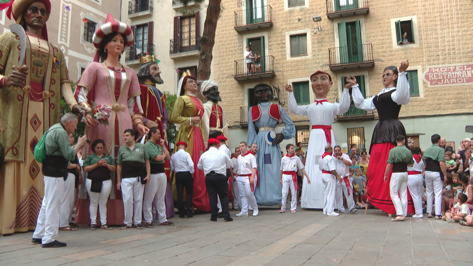 Cercavila de gegants centenaris pels carrers del Gòtic amb motiu de les Quinquennals 2025 | festes, gegants