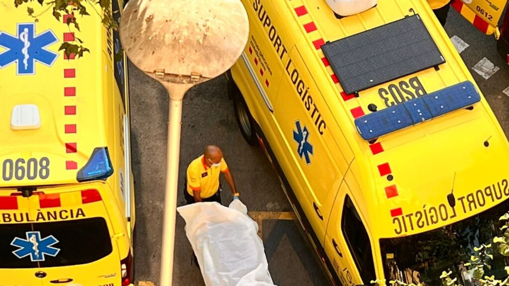 Mor per sobredosi l’amo d’un narcopís de l’Eixample que tenia els veïns atemorits
