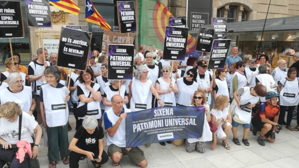 Acció de l'ANC dins del MNAC en contra del trasllat de les pintures de Sixena | Assemblea Nacional Catalana (ANC), MNAC, pintura, protestes