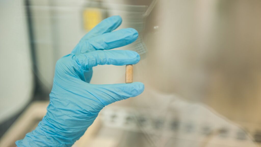Es crea a Barcelona el primer banc públic de microbiota fecal de l'estat | Banc de Sang i Teixits, Hospital Clínic, Hospital de Bellvitge, Institut Català de la Salut, trasplantaments