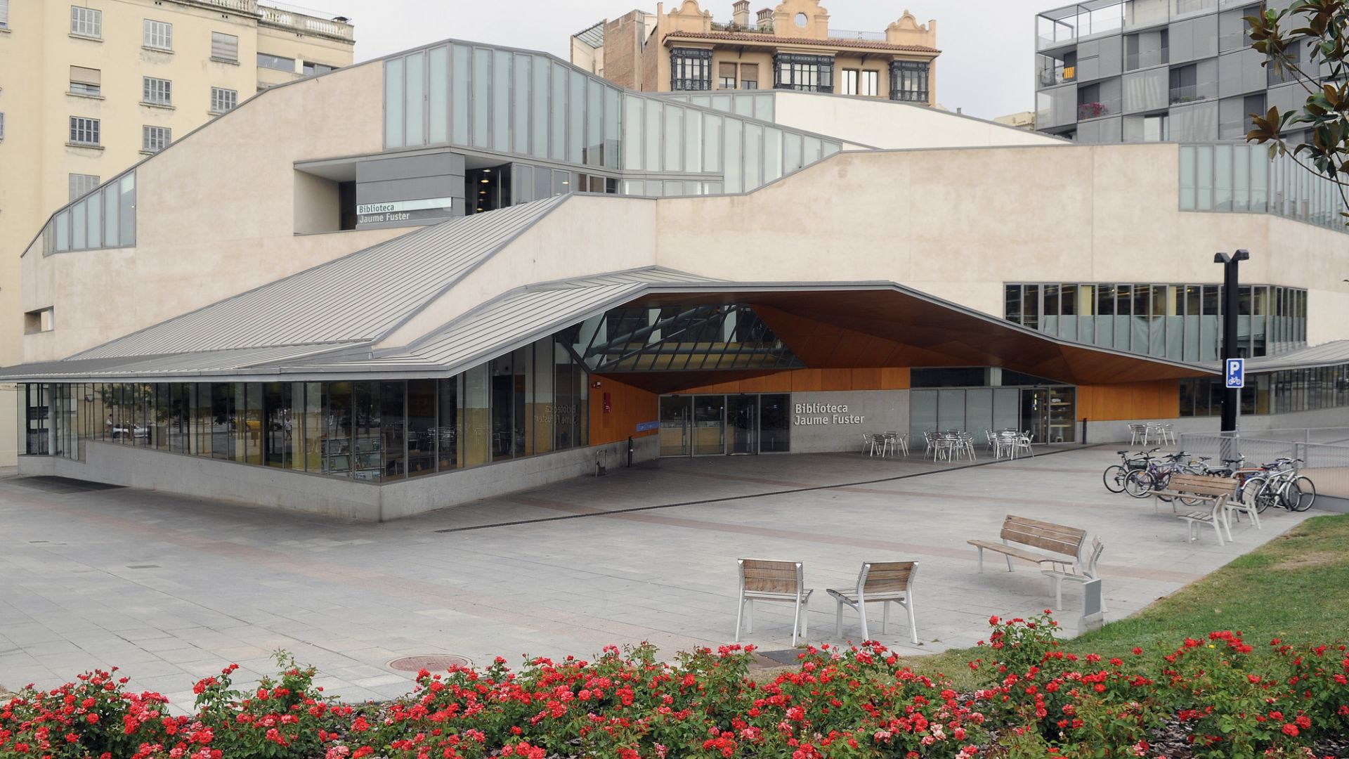 exterior biblioteca Jaume Fuster