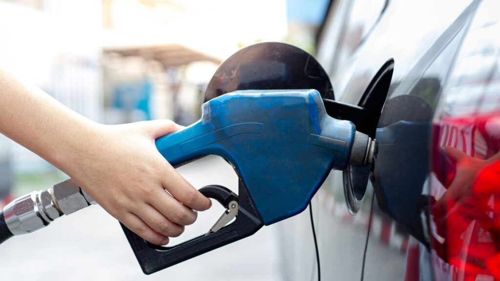“La gasolina barata espatlla el motor”: què hi ha de cert en aquest mite? Claus per aclarir-ho