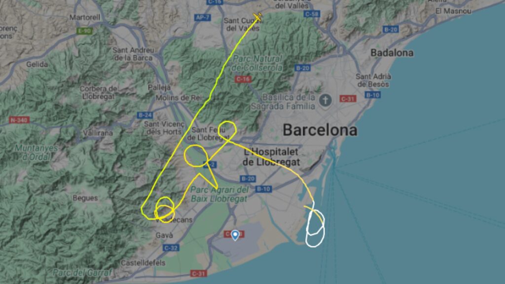 Estabilitzat l'incendi en una zona forestal de Viladecans visible des de Barcelona | Àrea Metropolitana, Bombers de la Generalitat, incendis forestals