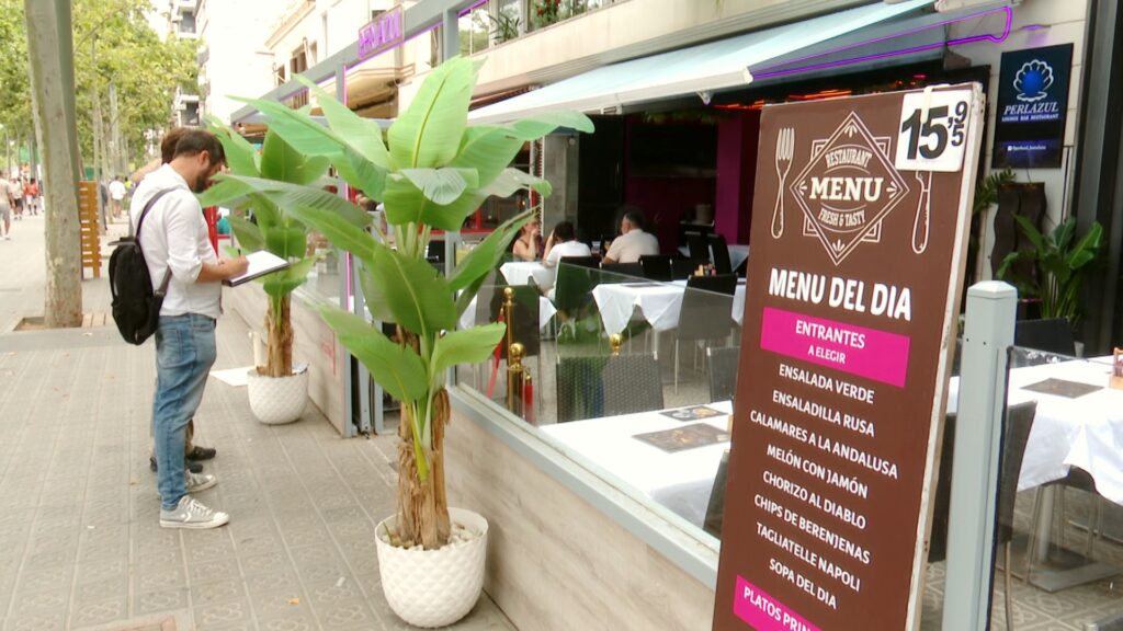 Ciutat Vella detecta infraccions a absolutament totes les terrasses inspeccionades