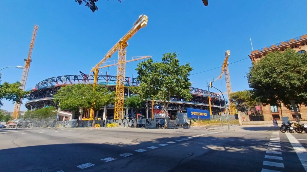 Veïns de les Corts, sobre la tornada del Barça al Camp Nou: “Hauran de venir amb casc als partits”