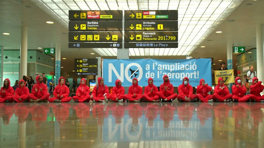 Prostesta a la T1 contra l'ampliaci&oacute; de l'aeroport