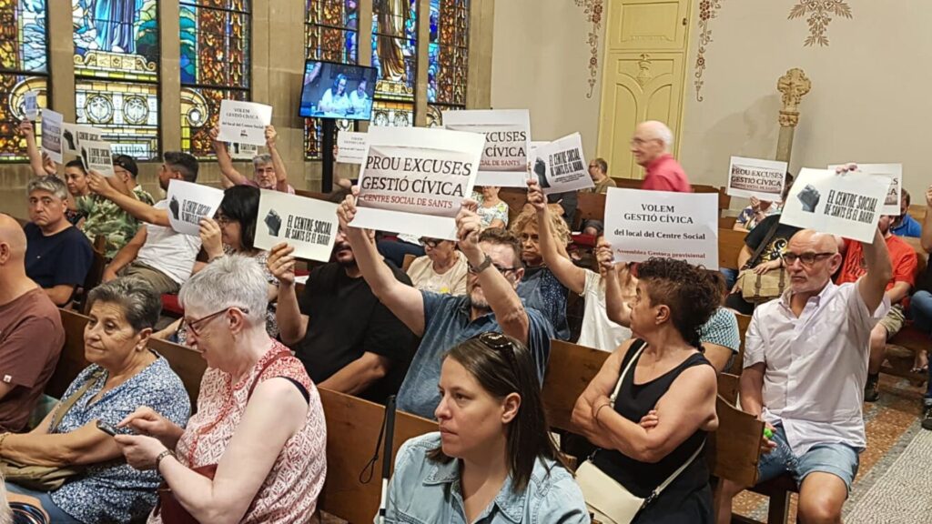 Les entitats s'alien per reclamar la gestió cívica del Centre Social de Sants | entitats, equipaments, queixes veïnals