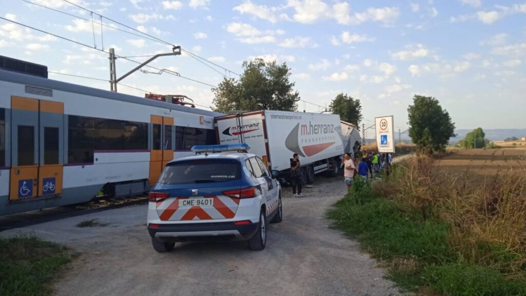 accident tren camió R3 Rodalies