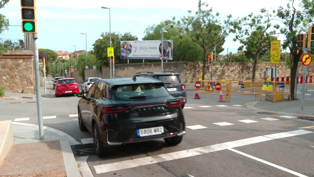 Sarrià - Sant Gervasi posa data de caducitat a la miniautopista urbana del carrer de Jesús i Maria | escoles, obres, trànsit