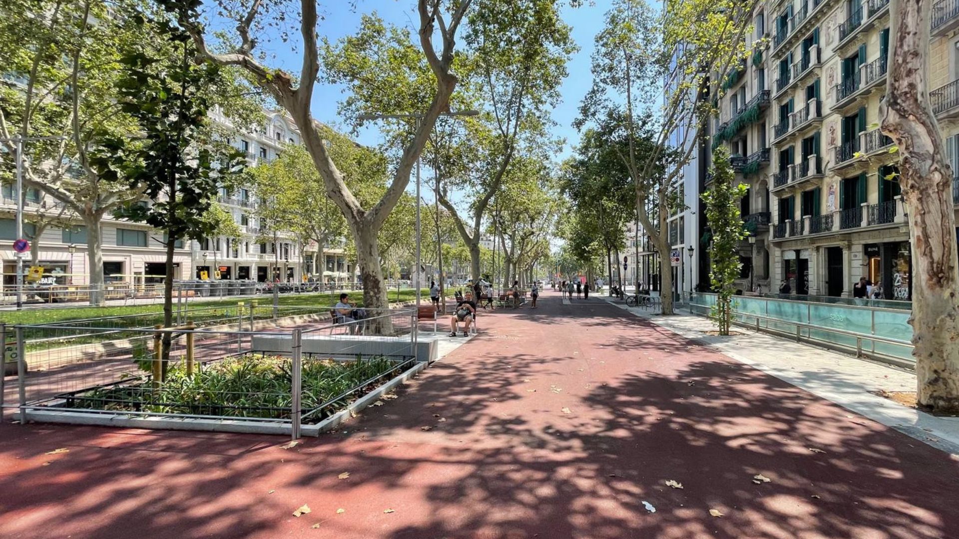 Acaba la pacificació dels Jardinets de Gràcia, que guanyen més verd i espais d'estada | Ajuntament de Barcelona, carril bici, obres, zones de vianants