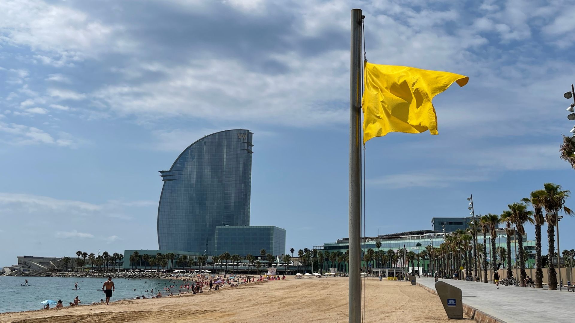 bandera groga platja Sant Sebastià