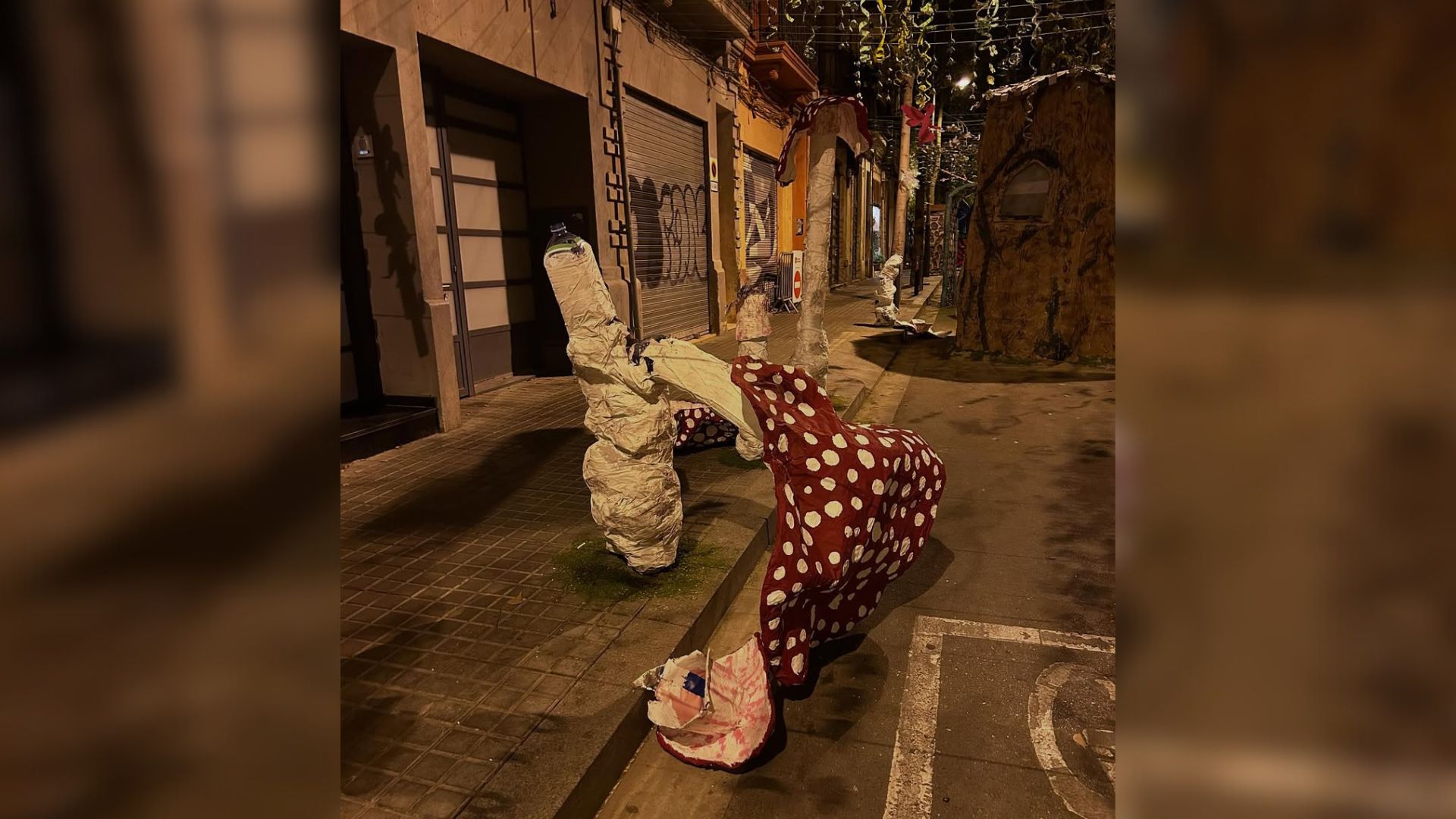 destrosses decorat carrer Finlàndia