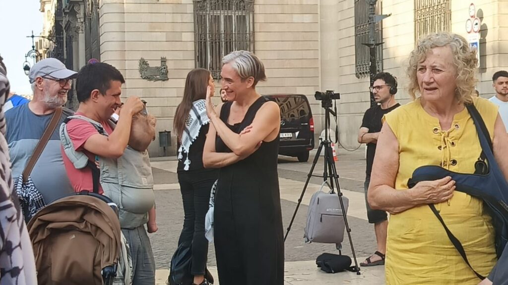Mig miler de persones es manifesten a la plaça de Sant Jaume a favor de Palestina | Israel, manifestacions a Barcelona, Palestina